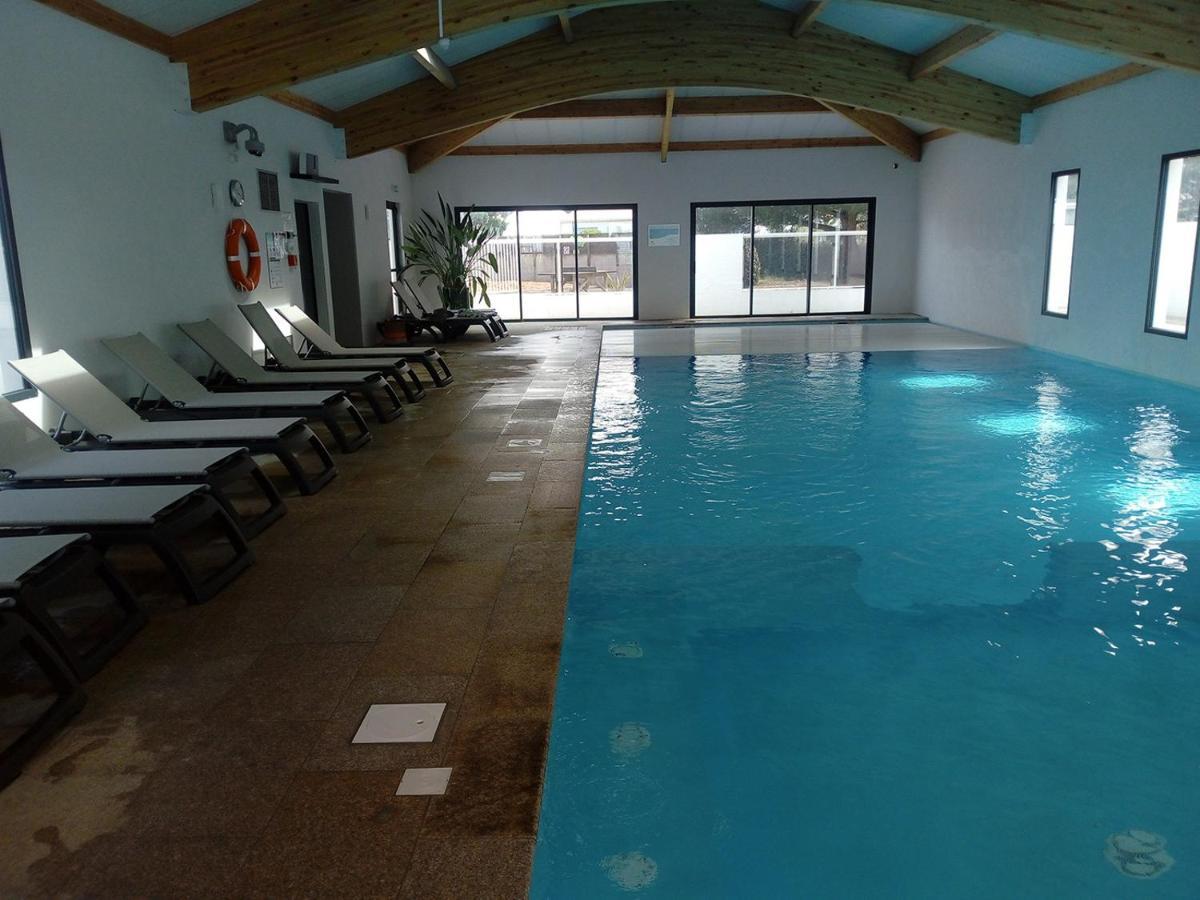 Chalet Pour 6, Domaine Avec Piscine Сент-Илер-де-Рье Экстерьер фото
