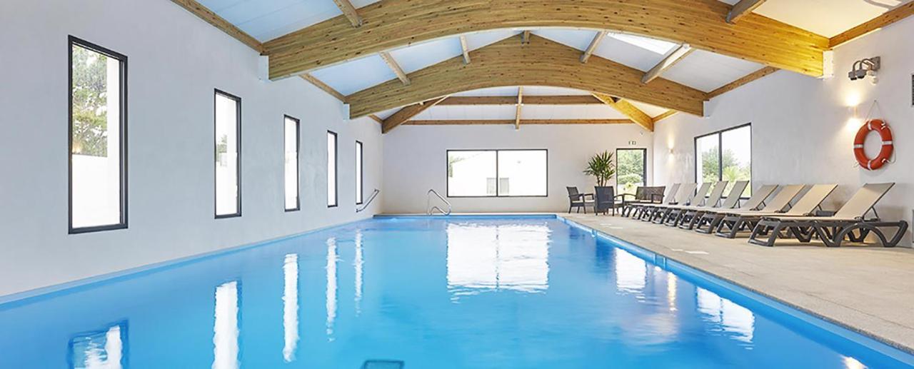 Chalet Pour 6, Domaine Avec Piscine Сент-Илер-де-Рье Экстерьер фото